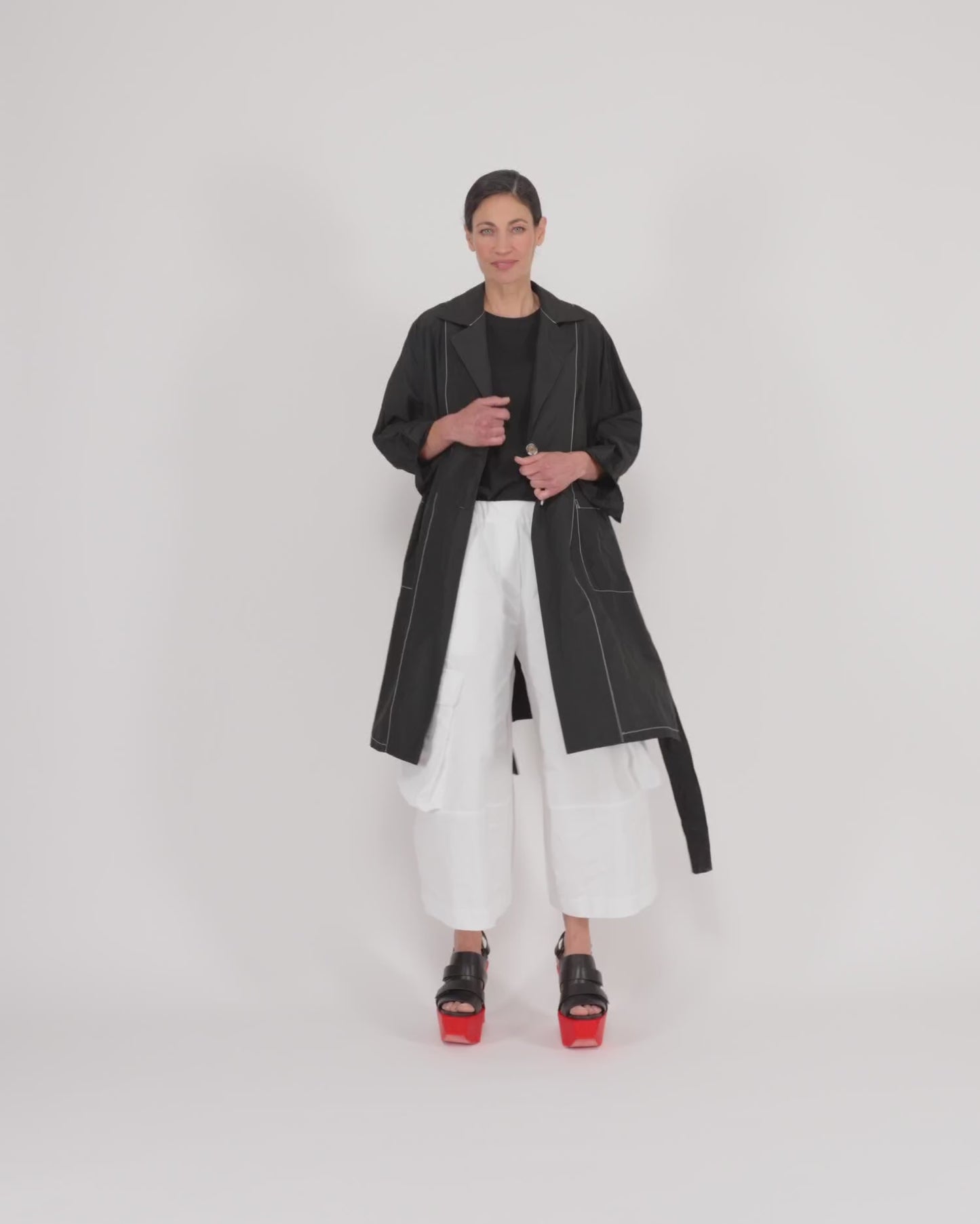 להעלות ולנגן וידיאו לגלריית צפיה, מעיל אורבן טרנץ&amp;#39; שחור
