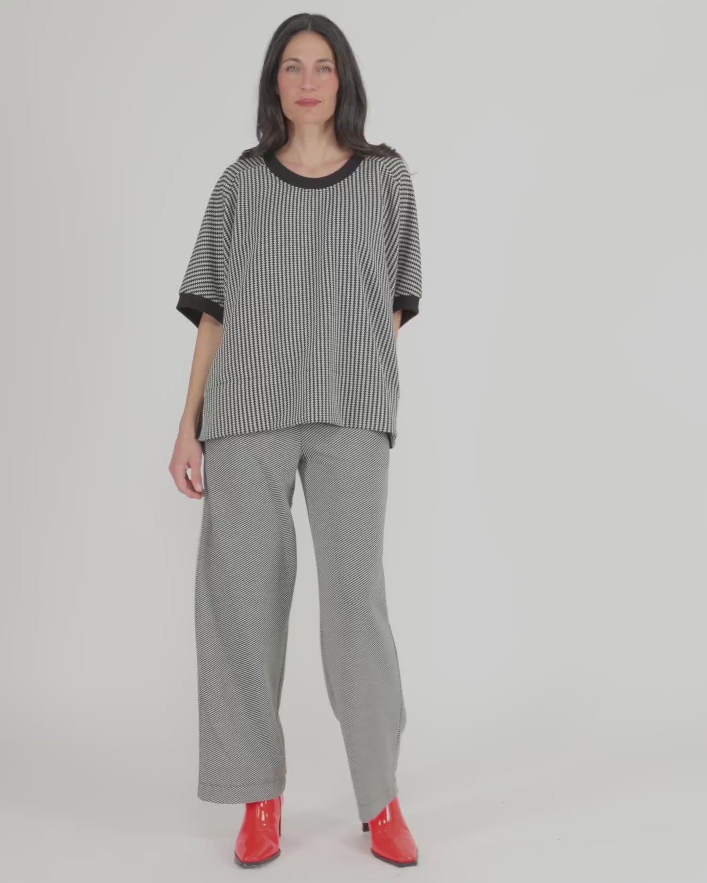 להעלות ולנגן וידיאו לגלריית צפיה, מכנסי בסטי פלדה
