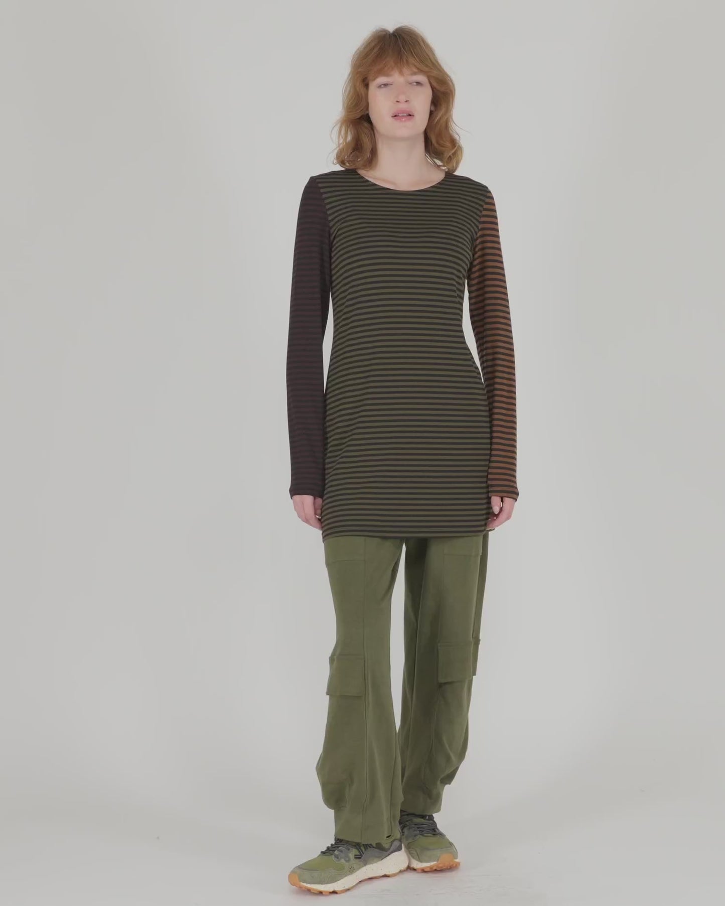 להעלות ולנגן וידיאו לגלריית צפיה, טישירט אורבן פסים דקים
