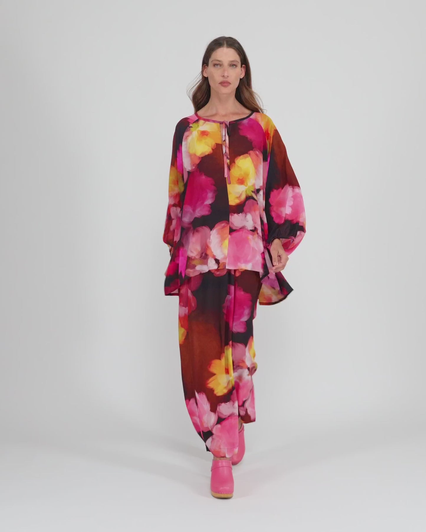 להעלות ולנגן וידיאו לגלריית צפיה, טוניקה ליה ורודה
