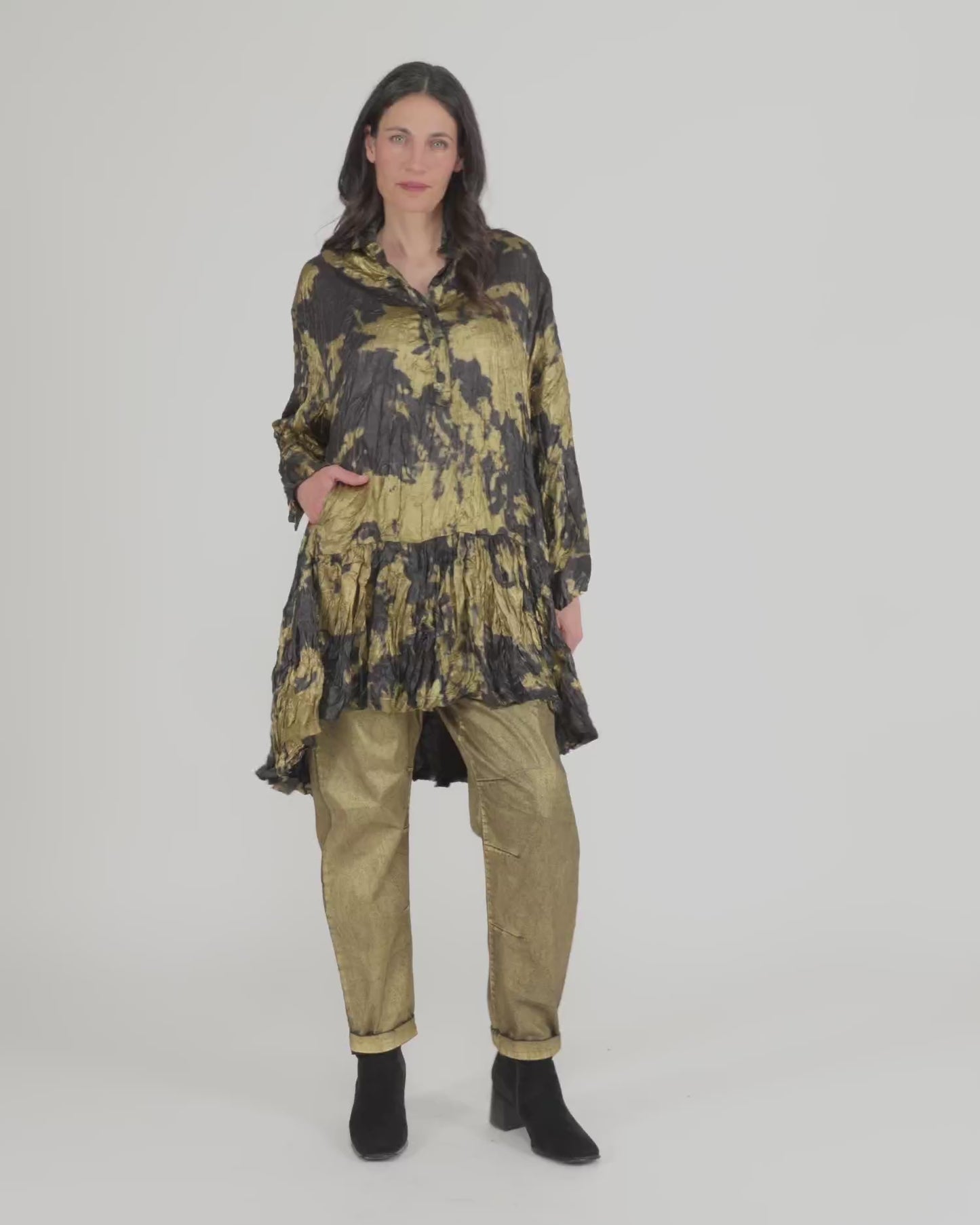 להעלות ולנגן וידיאו לגלריית צפיה, טוניקה מטאלית זהב
