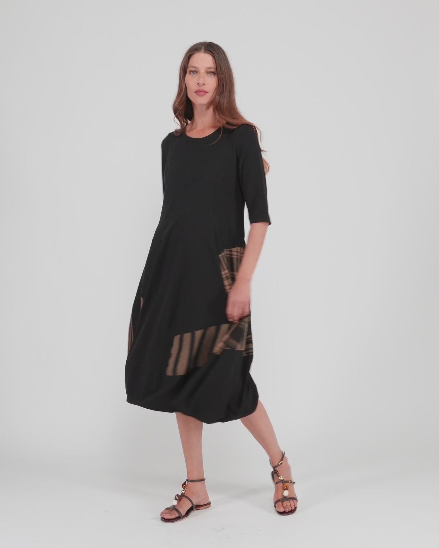 להעלות ולנגן וידיאו לגלריית צפיה, שמלה מיקס פשתן שחורה
