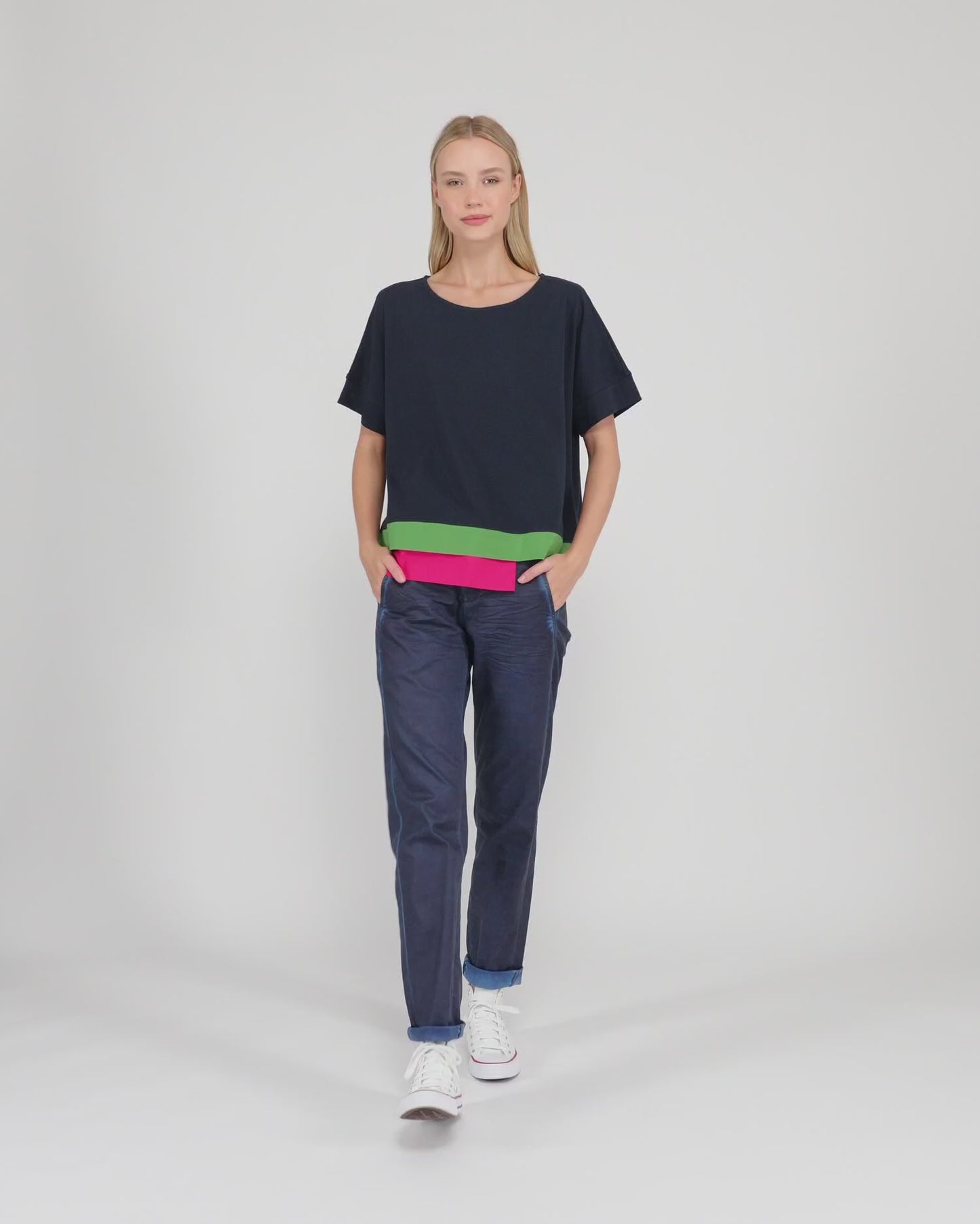 להעלות ולנגן וידיאו לגלריית צפיה, חולצה דנה נייבי
