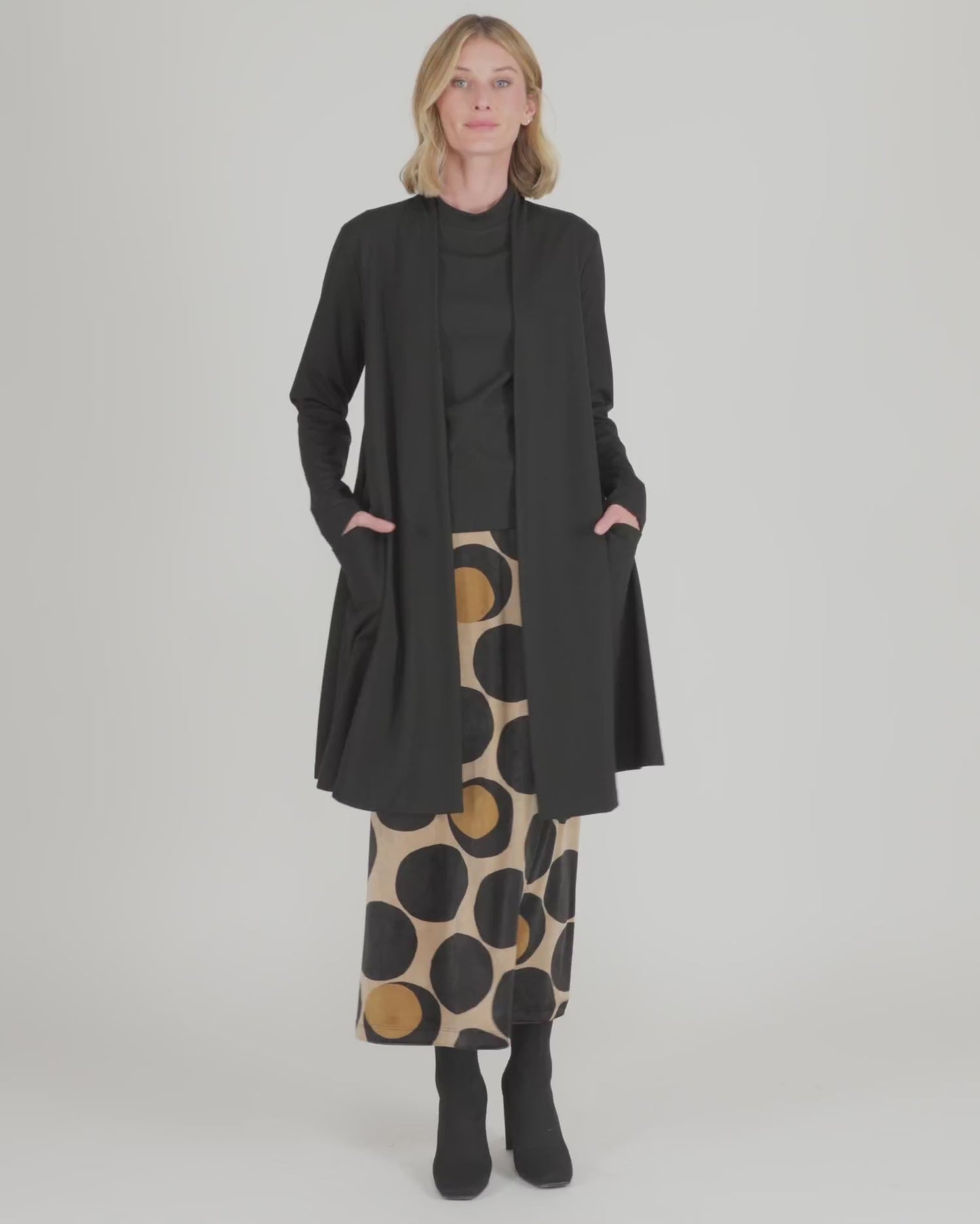 להעלות ולנגן וידיאו לגלריית צפיה, ז&amp;#39;קט מסתובב ג&amp;#39;רזי שחור
