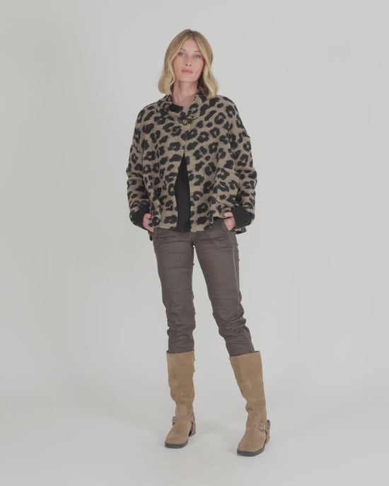 להעלות ולנגן וידיאו לגלריית צפיה, מעיל קצר לאופרד
