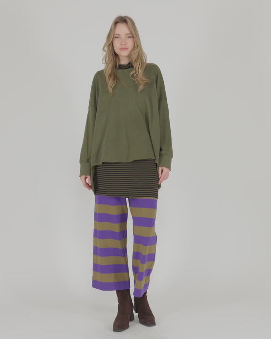 להעלות ולנגן וידיאו לגלריית צפיה, סווטשירט אורבן חאקי זית
