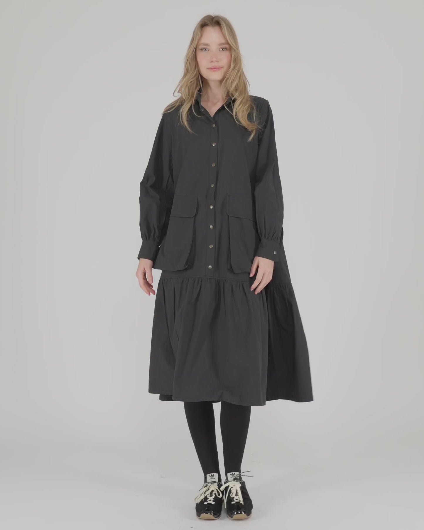 להעלות ולנגן וידיאו לגלריית צפיה, שמלה אורבן כותנה שחורה
