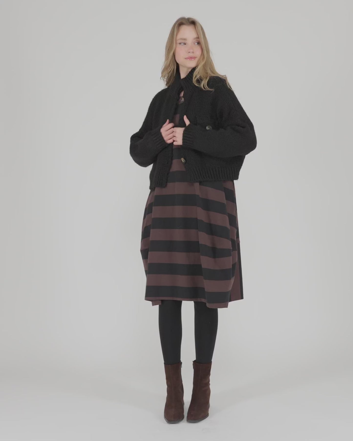 להעלות ולנגן וידיאו לגלריית צפיה, קרדיגן ז&amp;#39;קט כיסים שחור
