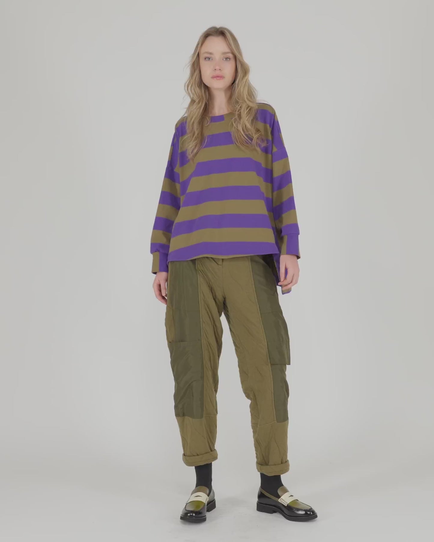 להעלות ולנגן וידיאו לגלריית צפיה, סווטשירט אורבן פסים סגול
