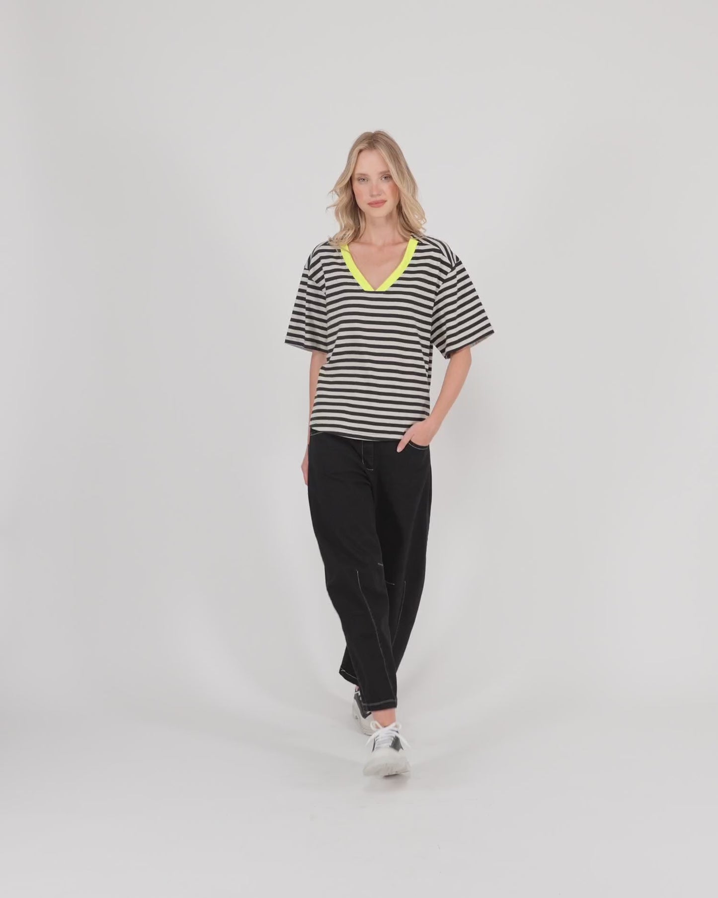 להעלות ולנגן וידיאו לגלריית צפיה, טישירט אורבן וי מרקר
