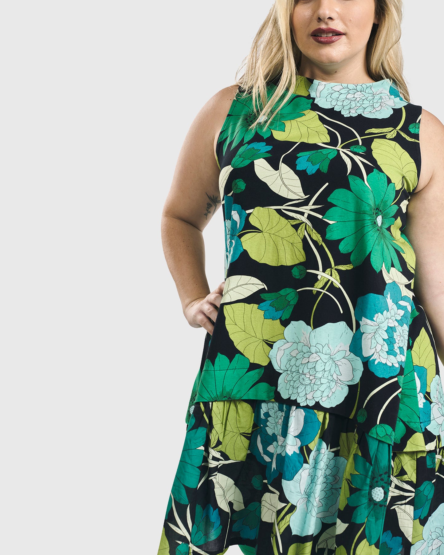 טוניקה תלתל פרח שחור