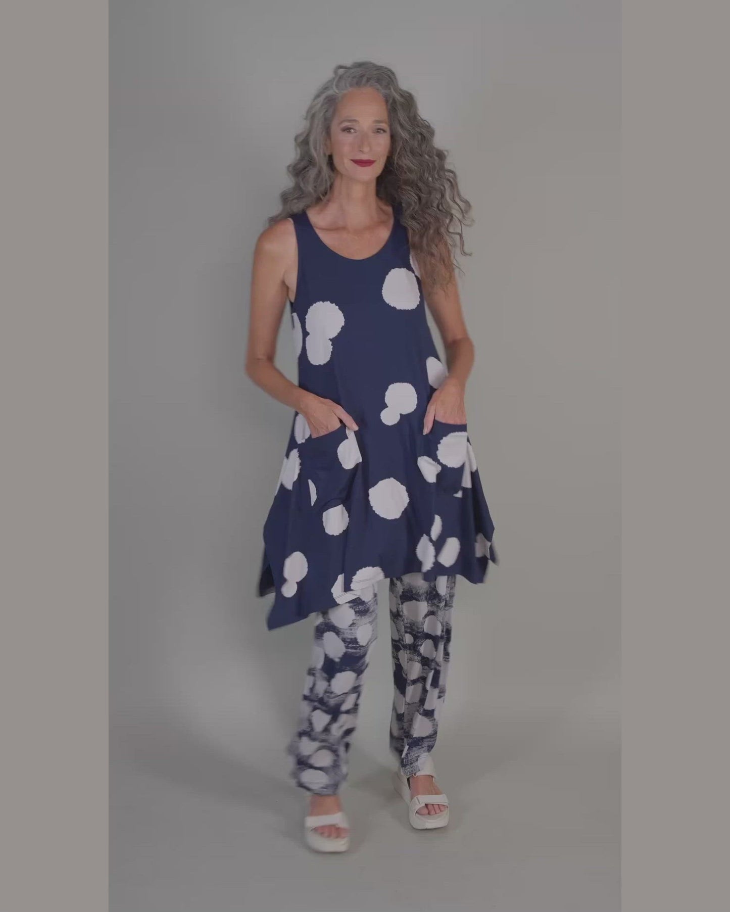 להעלות ולנגן וידיאו לגלריית צפיה, גופייה וירג&amp;#39;יניה דוטי נייבי
